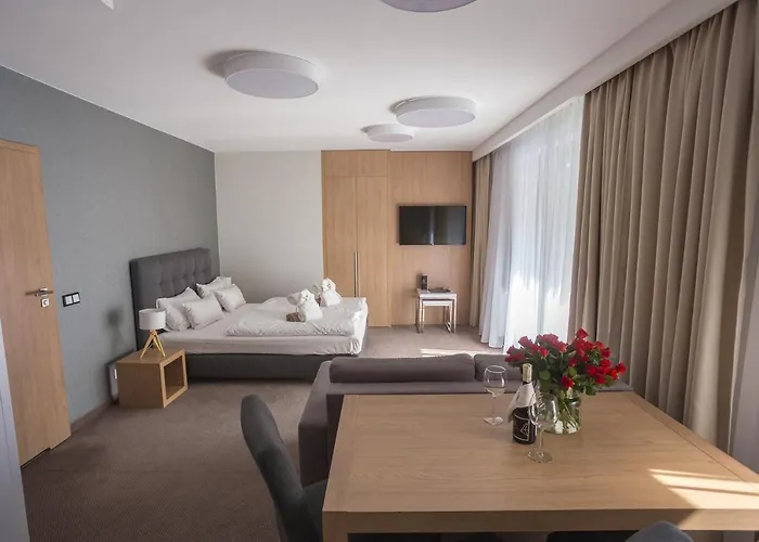 Czarny Kamien & 4* شكلارسكا بوريبا